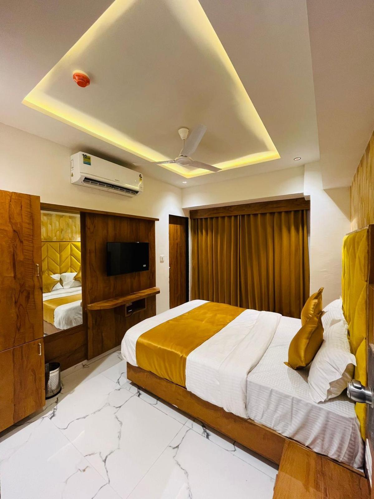 Hotel Paramount Villa Gandhinagar Dış mekan fotoğraf