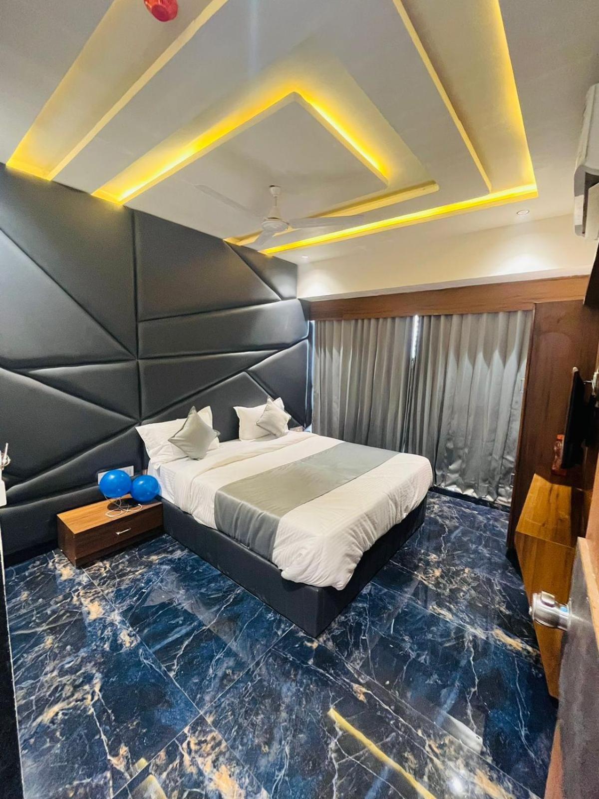 Hotel Paramount Villa Gandhinagar Dış mekan fotoğraf