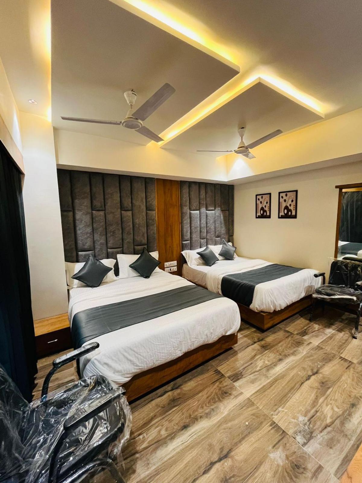 Hotel Paramount Villa Gandhinagar Dış mekan fotoğraf